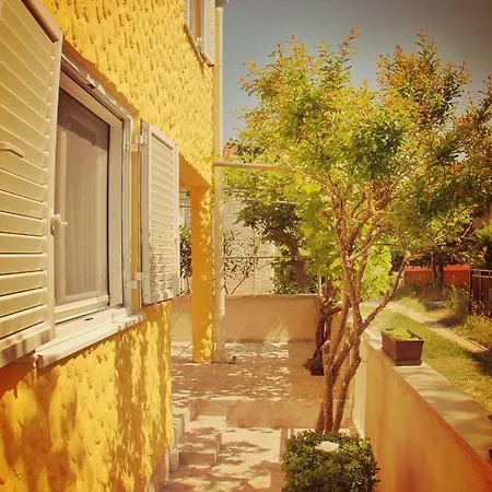 Apartment Apartmani Mersol